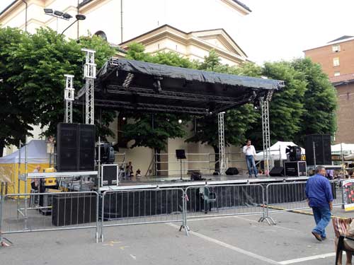 foto copertura palco telo nero